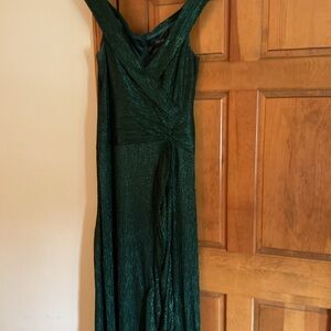 XSCAPE Wm Gown off shoulder long Formal Dress Plus 16 in green color
